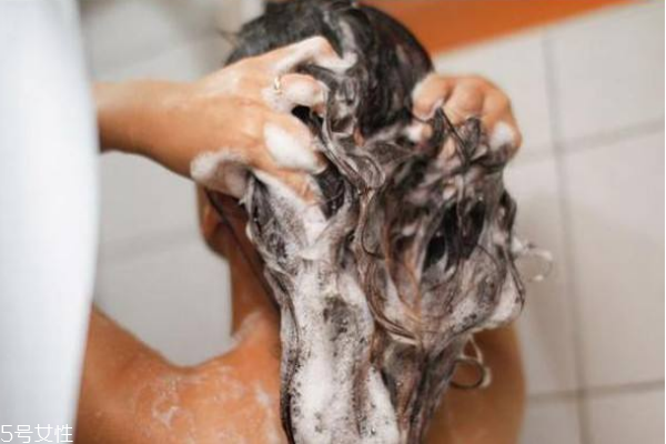 感冒的時(shí)候能洗頭嗎 要分情況 感冒的時(shí)候能洗頭嗎 要分情況