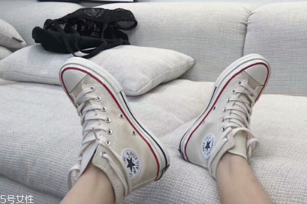 日版匡威有什么區(qū)別 貴是有原因的 日版匡威有什么區(qū)別 貴是有原因的