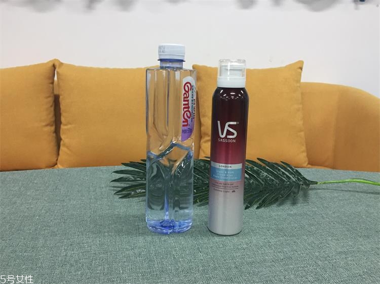 沙宣泡沫護(hù)發(fā)素怎么用 發(fā)根和發(fā)尾用量不同 沙宣泡沫護(hù)發(fā)素怎么用 發(fā)根和發(fā)尾用量不同