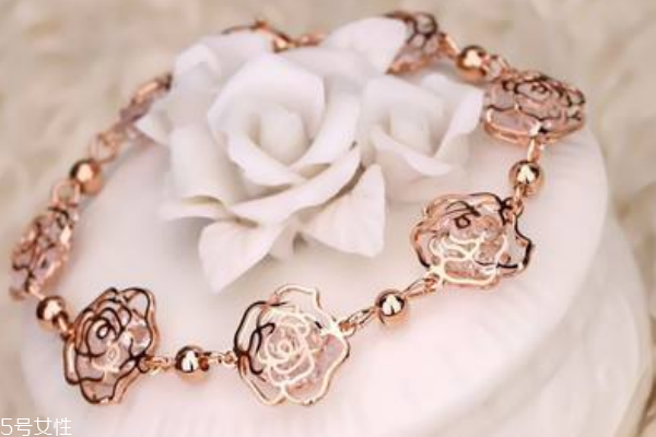 彩金手鏈多少錢 款式品牌都有影響 彩金手鏈多少錢 款式品牌都有影響