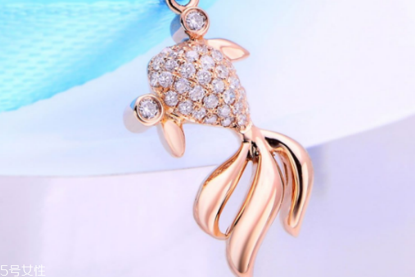 金魚吊墜的寓意是什么 很適合佩戴 金魚吊墜的寓意是什么 很適合佩戴