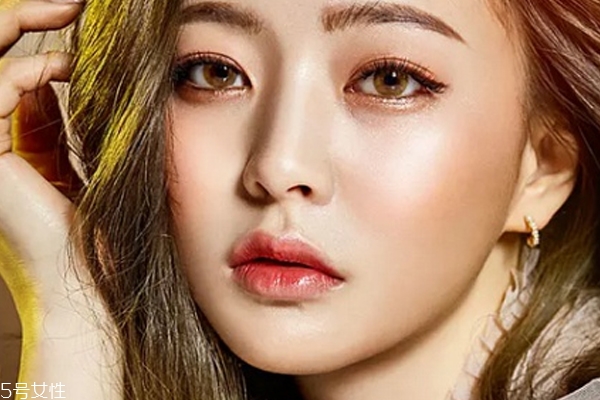 美瞳日拋適合初學(xué)者嗎 日拋美瞳的優(yōu)缺點(diǎn) 美瞳日拋適合初學(xué)者嗎 日拋美瞳的優(yōu)缺點(diǎn)