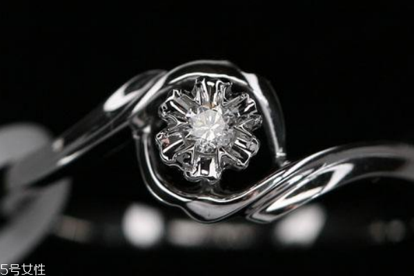 鉑金和銀怎么區(qū)分 方法非常簡(jiǎn)單 鉑金和銀怎么區(qū)分 方法非常簡(jiǎn)單