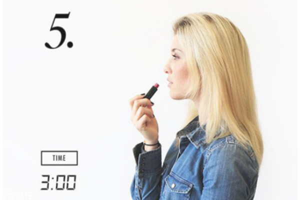 中午睡覺起來怎么補(bǔ)妝 快速補(bǔ)妝技巧