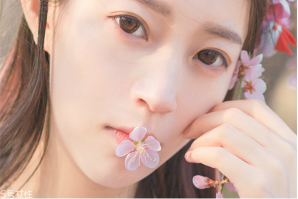 中午睡覺(jué)起來(lái)怎么補(bǔ)妝 快速補(bǔ)妝技巧 中午睡覺(jué)起來(lái)怎么補(bǔ)妝 快速補(bǔ)妝技巧