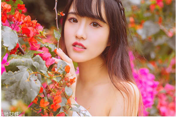 怎么補妝自然不卡粉 這樣補妝起皮也不怕 怎么補妝自然不卡粉 這樣補妝起皮也不怕