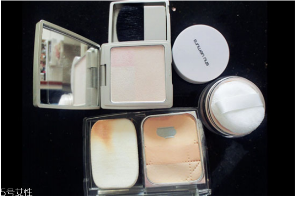 怎么補妝自然不卡粉 這樣補妝起皮也不怕 怎么補妝自然不卡粉 這樣補妝起皮也不怕