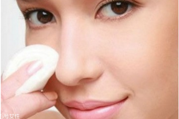出門在外怎么補妝 出門在外的補妝技巧 出門在外怎么補妝 出門在外的補妝技巧