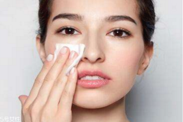 出門在外怎么補妝 出門在外的補妝技巧 出門在外怎么補妝 出門在外的補妝技巧