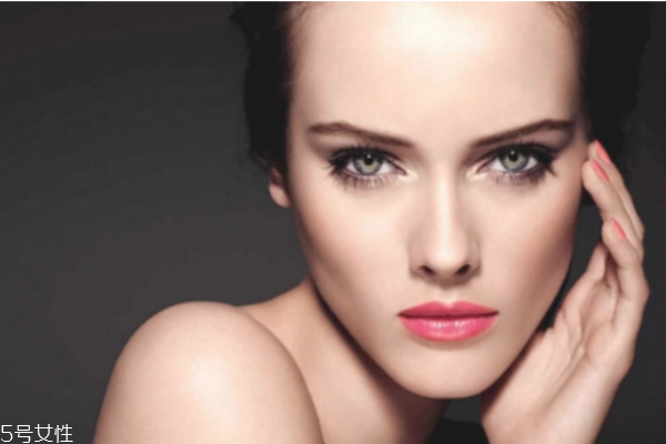 夏天化妝怎樣不脫妝 教你時刻擁有精致妝容 夏天化妝怎樣不脫妝 教你時刻擁有精致妝容