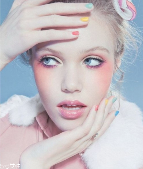 夏天化妝怎樣不脫妝 教你時刻擁有精致妝容 夏天化妝怎樣不脫妝 教你時刻擁有精致妝容