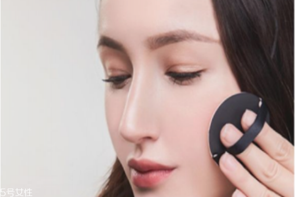 油性皮膚吃?shī)y怎么辦 萬(wàn)萬(wàn)沒(méi)想到可以這樣做 油性皮膚吃?shī)y怎么辦 萬(wàn)萬(wàn)沒(méi)想到可以這樣做