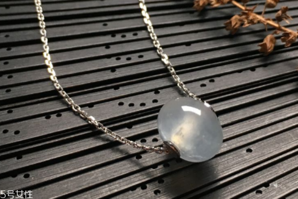 鎖骨鏈配什么吊墜好看 這幾款值得入手 鎖骨鏈配什么吊墜好看 這幾款值得入手