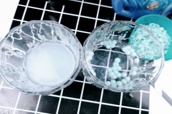 當(dāng)妮留香珠和金紡留香小黑瓶哪個(gè)留香久 對(duì)比評(píng)測 當(dāng)妮留香珠和金紡留香小黑瓶哪個(gè)留香久 對(duì)比評(píng)測