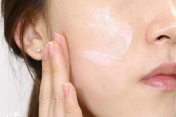 美寶蓮妝前乳怎么樣 美寶蓮提亮妝前乳測評 美寶蓮妝前乳怎么樣 美寶蓮提亮妝前乳測評