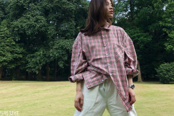 秋季格紋衣服搭配圖片 輕松應(yīng)對不同場合 秋季格紋衣服搭配圖片 輕松應(yīng)對不同場合