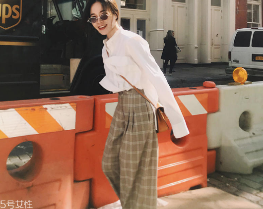 秋季格紋衣服搭配圖片 輕松應(yīng)對不同場合 秋季格紋衣服搭配圖片 輕松應(yīng)對不同場合