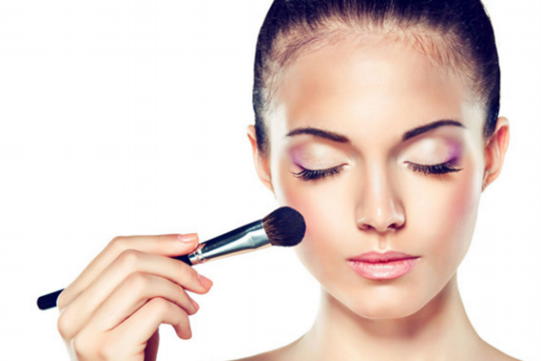 正確的化妝步驟是什么 化妝師正確的化妝步驟 正確的化妝步驟是什么 化妝師正確的化妝步驟