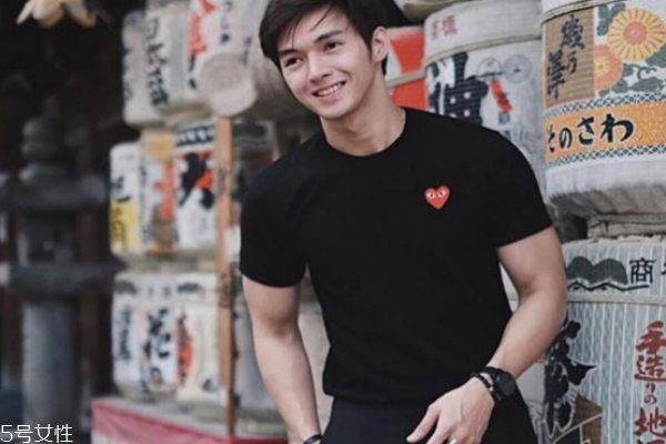 川久保玲t(yī)恤多少錢一件 別買到假貨 川久保玲t(yī)恤多少錢一件 別買到假貨