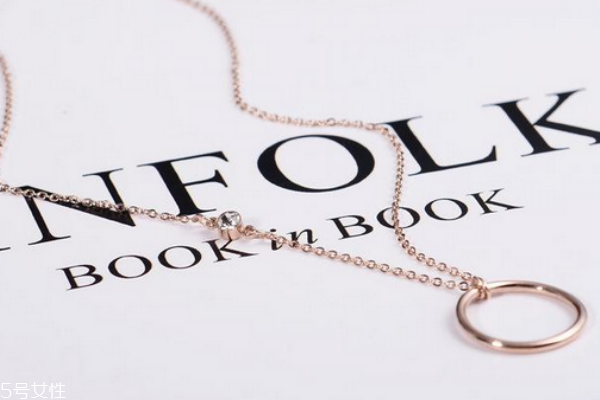 玫瑰金項(xiàng)鏈適合什么膚色 比黃金更好搭 玫瑰金項(xiàng)鏈適合什么膚色 比黃金更好搭