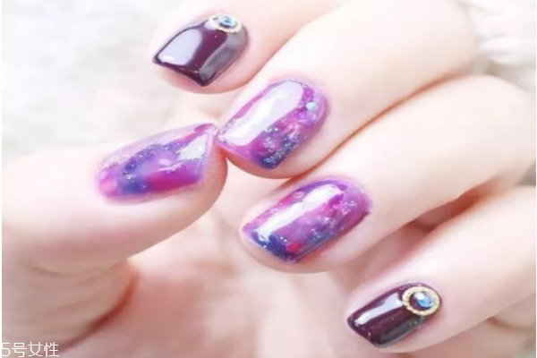 2022美甲流行色顯手白 推薦這四大色 2022美甲流行色顯手白 推薦這四大色