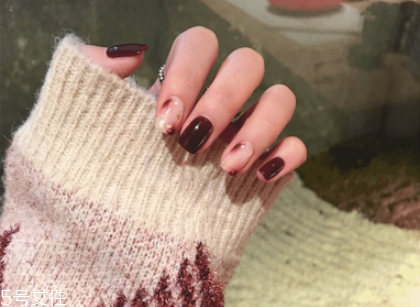 2022美甲流行色顯手白 推薦這四大色 2022美甲流行色顯手白 推薦這四大色