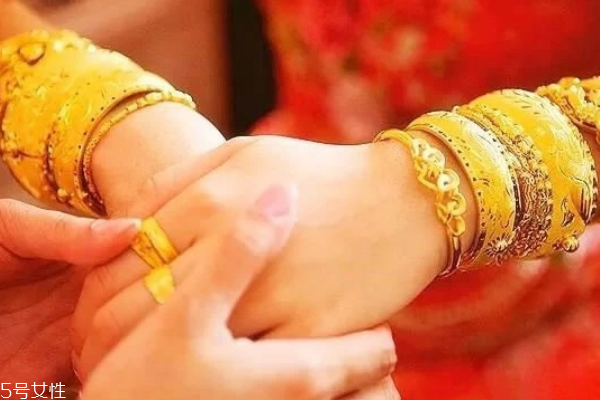 結(jié)婚三金必須買黃金嗎 黃金寓意更好 結(jié)婚三金必須買黃金嗎 黃金寓意更好