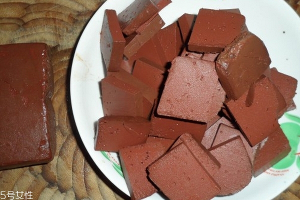 豬血為什么煮了發(fā)綠 2個原因?qū)е?><p><strong>豬血為什么煮了發(fā)綠 2個原因?qū)е?/strong></p></a></li> 	     </ul>
		</div>
	   <div   id=