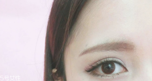 初學(xué)者化妝步驟教程 女神魅力妝容 初學(xué)者化妝步驟教程 女神魅力妝容