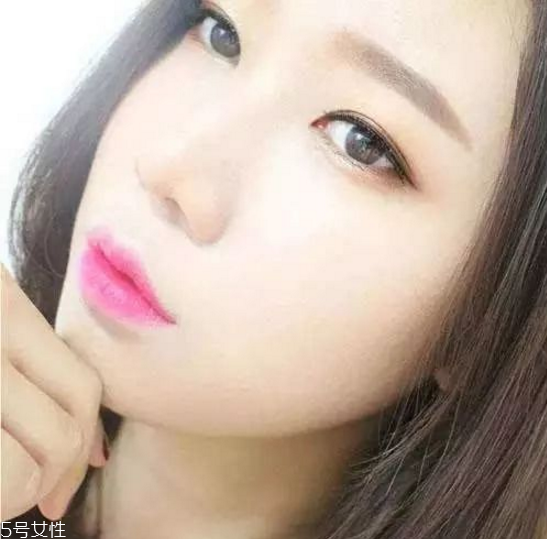 初學(xué)者化妝步驟教程 女神魅力妝容 初學(xué)者化妝步驟教程 女神魅力妝容