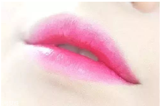 初學(xué)者化妝步驟教程 女神魅力妝容 初學(xué)者化妝步驟教程 女神魅力妝容