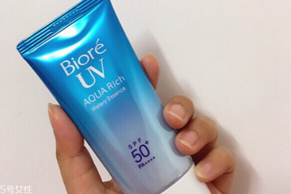 防曬霜大瓶好還是小瓶好 化學(xué)防曬用小瓶更好 防曬霜大瓶好還是小瓶好 化學(xué)防曬用小瓶更好