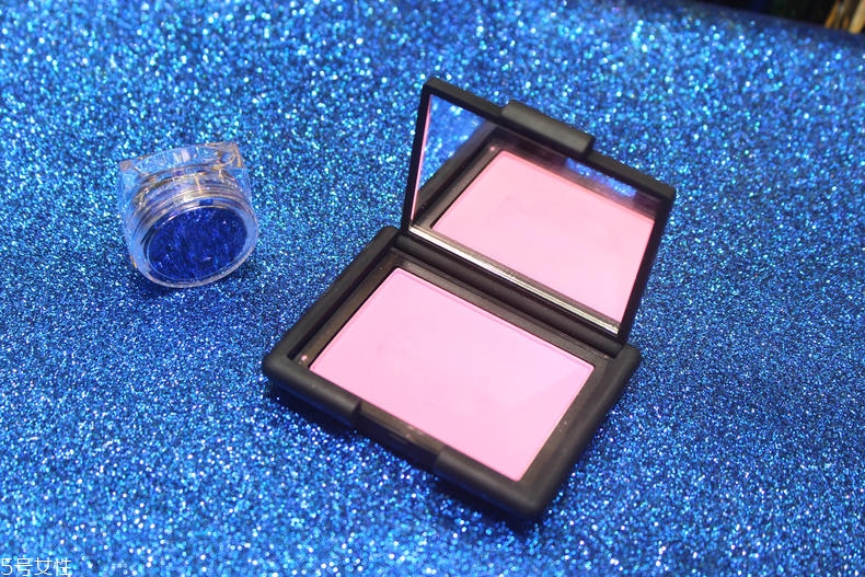 nars腮紅哪個(gè)顏色好看 日常妝不能缺少這3個(gè)色 nars腮紅哪個(gè)顏色好看 日常妝不能缺少這3個(gè)色