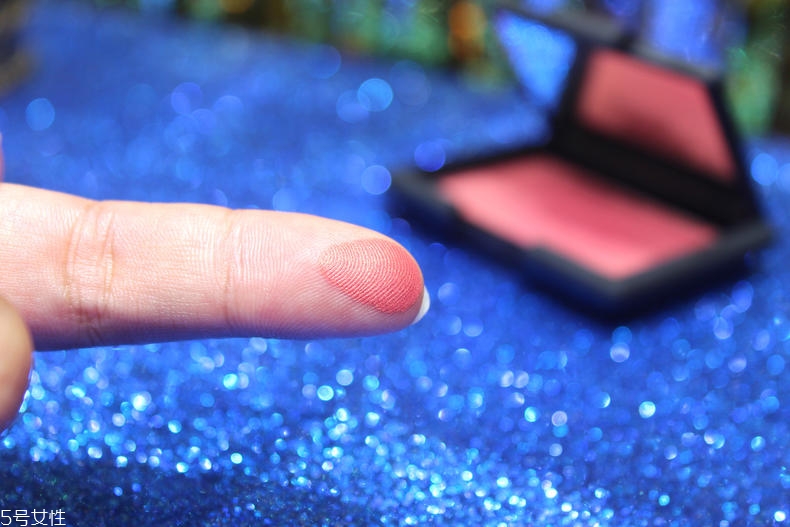 nars腮紅哪個(gè)顏色好看 日常妝不能缺少這3個(gè)色 nars腮紅哪個(gè)顏色好看 日常妝不能缺少這3個(gè)色