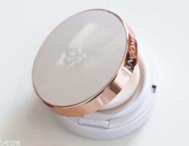 夏天用什么氣墊不脫妝 這樣讓氣墊更自然更持久 夏天用什么氣墊不脫妝 這樣讓氣墊更自然更持久