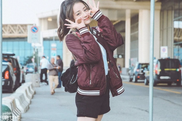 單肩包和斜挎包區(qū)別 要學(xué)會(huì)區(qū)分清楚 單肩包和斜挎包區(qū)別 要學(xué)會(huì)區(qū)分清楚