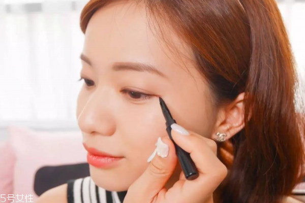 畫眼線用什么筆好 眼線液vs眼線膏vs眼線膠 畫眼線用什么筆好 眼線液vs眼線膏vs眼線膠