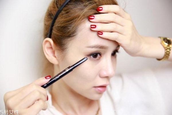 畫眼線用什么筆好 眼線液vs眼線膏vs眼線膠 畫眼線用什么筆好 眼線液vs眼線膏vs眼線膠