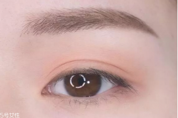 怎么化妝不會掉妝 不暈妝的小技巧 怎么化妝不會掉妝 不暈妝的小技巧