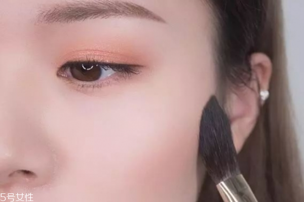 怎么化妝不會掉妝 不暈妝的小技巧 怎么化妝不會掉妝 不暈妝的小技巧