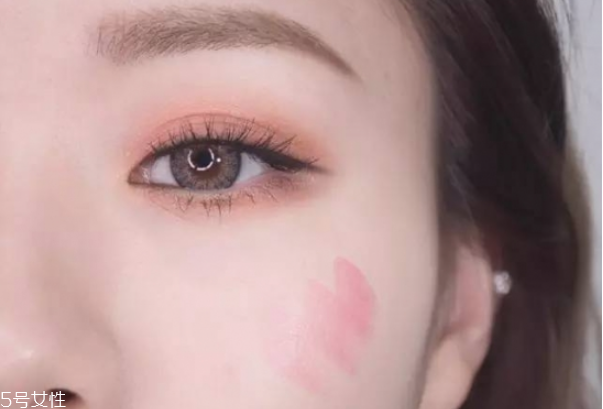 怎么化妝不會掉妝 不暈妝的小技巧 怎么化妝不會掉妝 不暈妝的小技巧