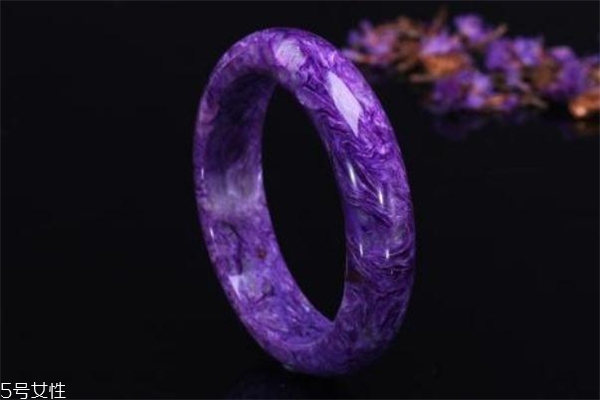 紫龍晶的功效與作用 幫你告別負(fù)面情緒 紫龍晶的功效與作用 幫你告別負(fù)面情緒