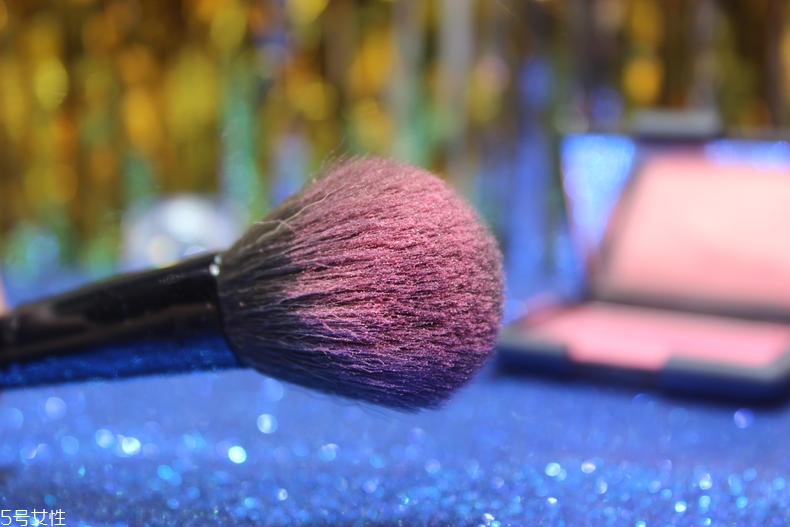 nars腮紅哪個(gè)顏色好看 日常妝不能缺少這3個(gè)色 nars腮紅哪個(gè)顏色好看 日常妝不能缺少這3個(gè)色