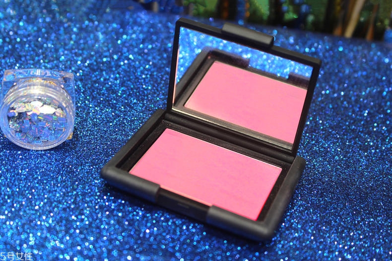 nars腮紅哪個(gè)顏色好看 日常妝不能缺少這3個(gè)色 nars腮紅哪個(gè)顏色好看 日常妝不能缺少這3個(gè)色