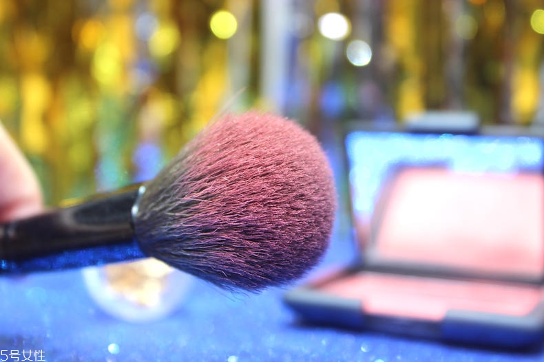 nars腮紅哪個(gè)顏色好看 日常妝不能缺少這3個(gè)色 nars腮紅哪個(gè)顏色好看 日常妝不能缺少這3個(gè)色