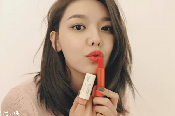 擦口紅前擦什么潤唇膏 避開有顏色的潤唇膏 擦口紅前擦什么潤唇膏 避開有顏色的潤唇膏