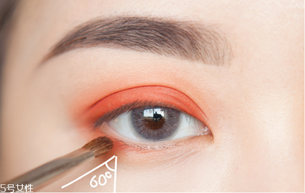 單色眼影怎么用 單色眼影的畫法步驟圖 單色眼影怎么用 單色眼影的畫法步驟圖