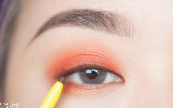單色眼影怎么用 單色眼影的畫法步驟圖 單色眼影怎么用 單色眼影的畫法步驟圖