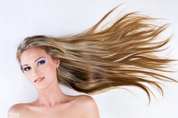 頭發(fā)稀少沒光彩而且一直掉發(fā)怎么辦 頭發(fā)稀少沒光彩而且一直掉發(fā)怎么辦