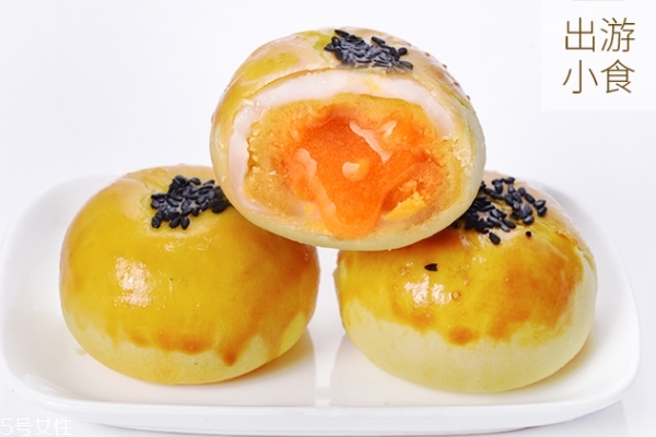 蛋黃月餅是甜的還是咸的 是咸味的 蛋黃月餅是甜的還是咸的 是咸味的